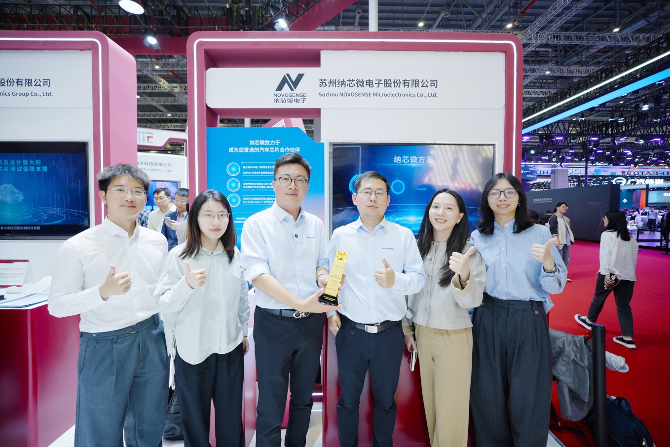 long8唯一官网亮相2025上海车展，斩获“年度影响力汽车芯片”大奖
